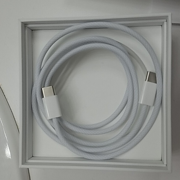 Airpods Pro charging case - Picture 7 of 9